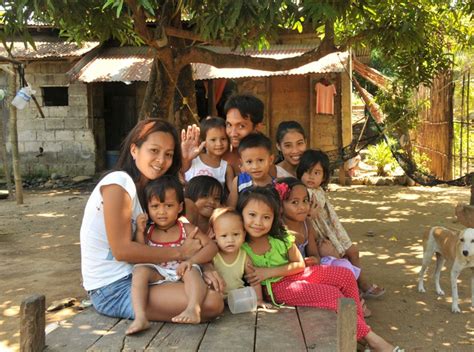 Expats’ Guide: Get to know the Filipino Family .